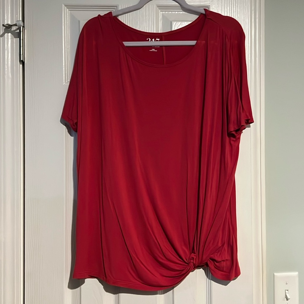 Women’s 24/7 by Maurice’s twist top blouse. Size XXL.